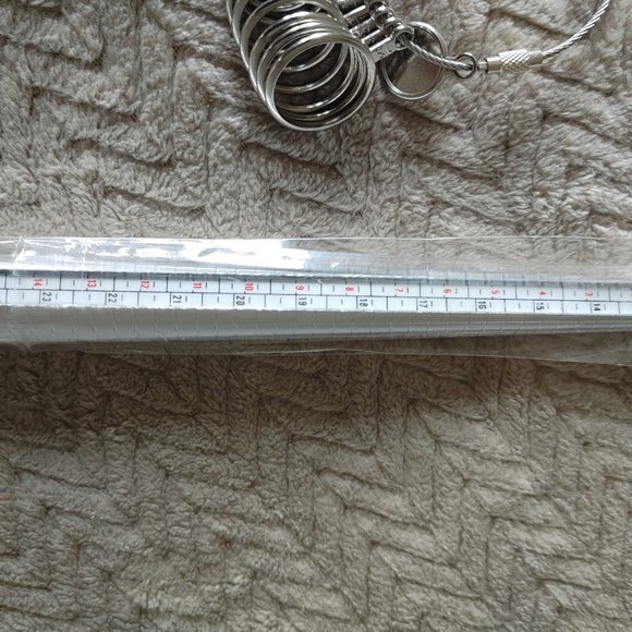 New Ring Sizer Tool with Ring Gauges and Finger sizer - Picture 3 of 4